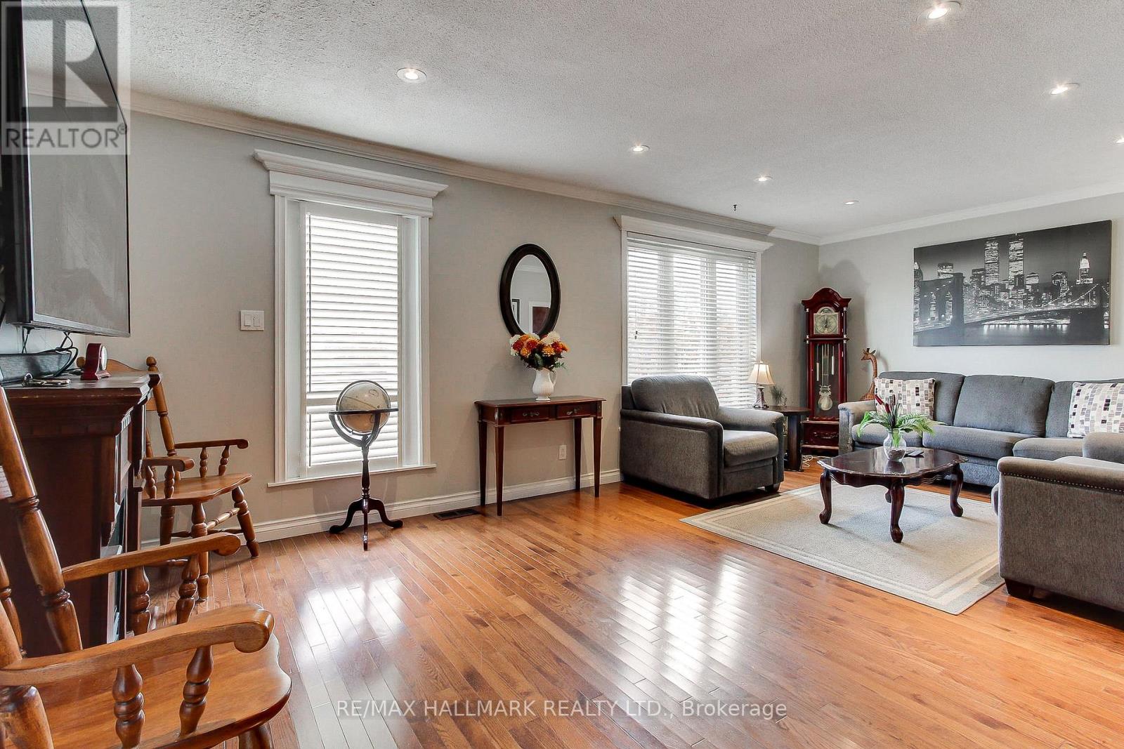 186 Beach Road, Georgina, Ontario  L4P 2L9 - Photo 6 - N12567916