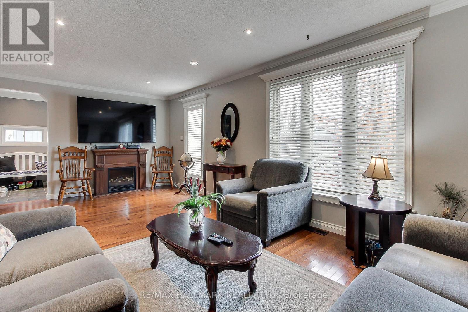 186 Beach Road, Georgina, Ontario  L4P 2L9 - Photo 9 - N12567916