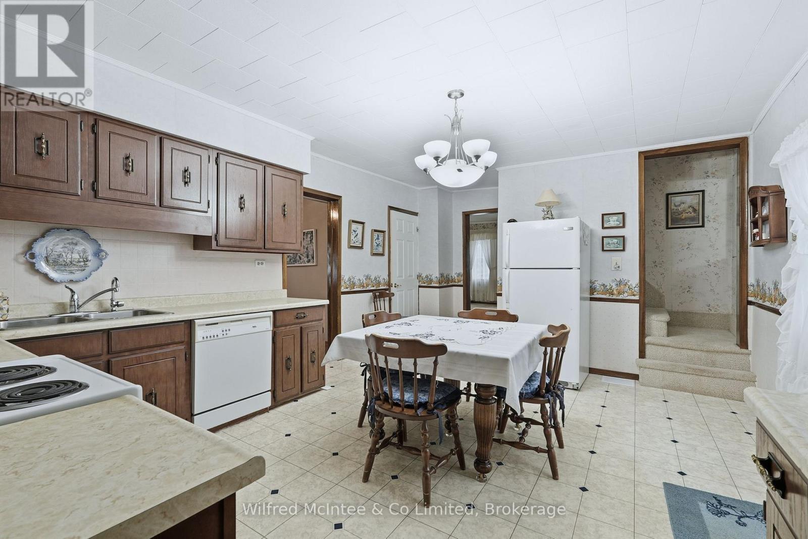 105 Mcgivern Street W, Brockton, Ontario  N0G 2V0 - Photo 11 - X12555236