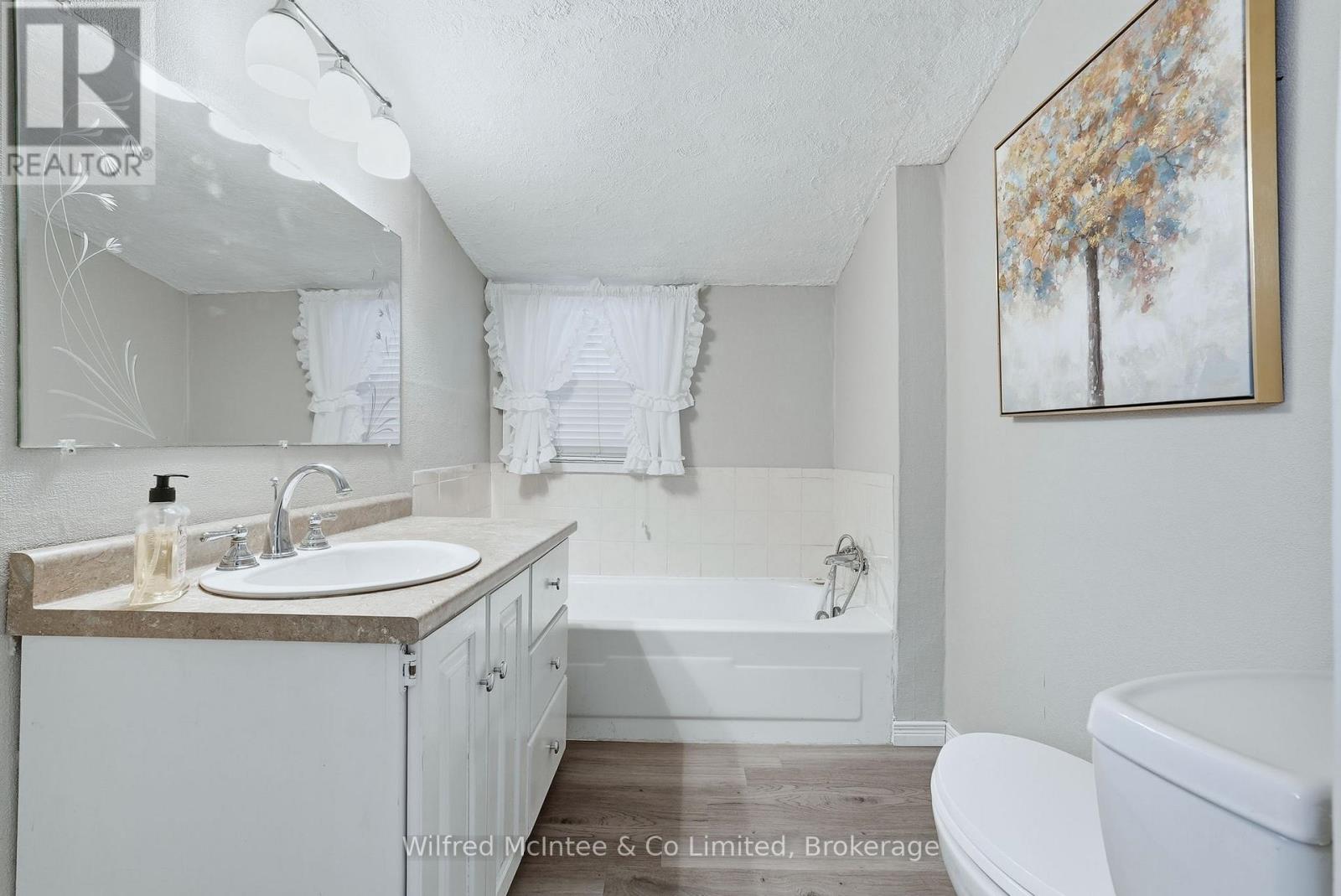 105 Mcgivern Street W, Brockton, Ontario  N0G 2V0 - Photo 17 - X12555236