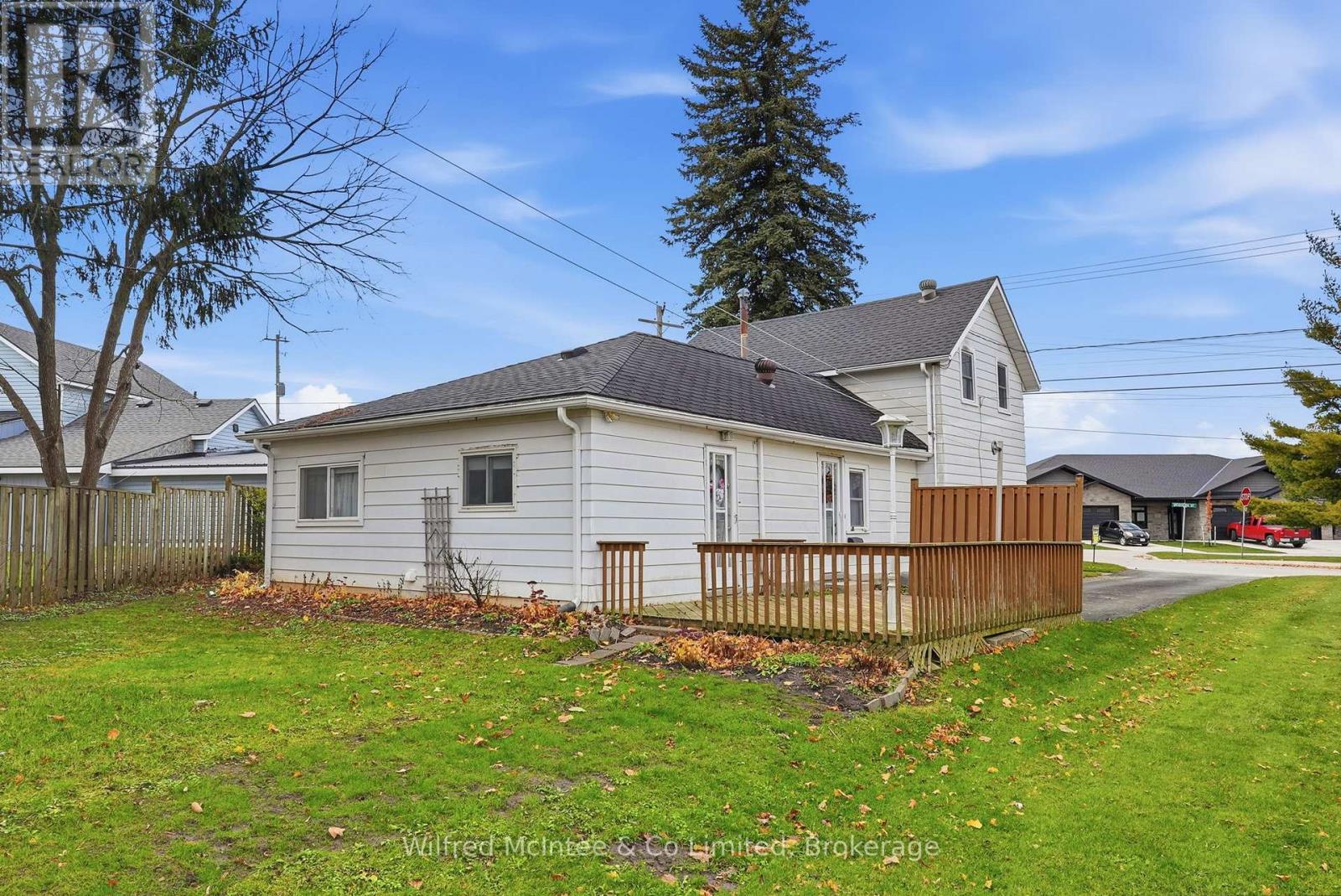 105 Mcgivern Street W, Brockton, Ontario  N0G 2V0 - Photo 5 - X12555236