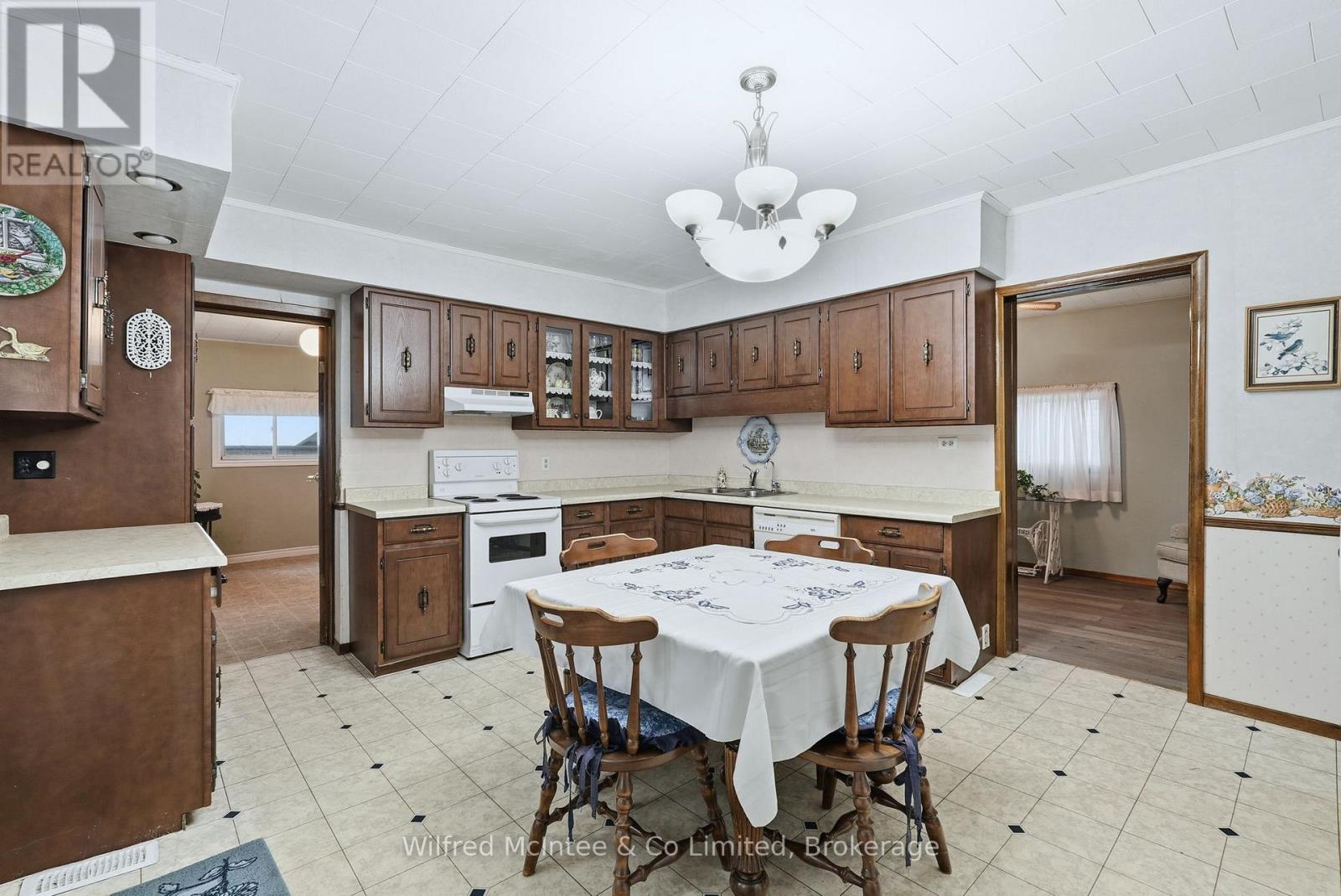 105 Mcgivern Street W, Brockton, Ontario  N0G 2V0 - Photo 9 - X12555236