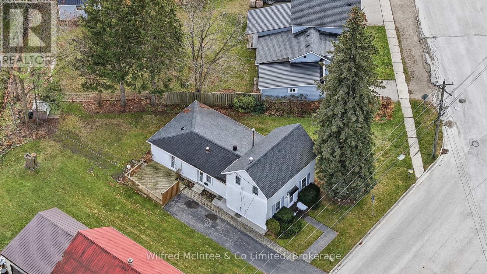 105 Mcgivern Street W, Brockton, Ontario  N0G 2V0 - Photo 2 - X12555236