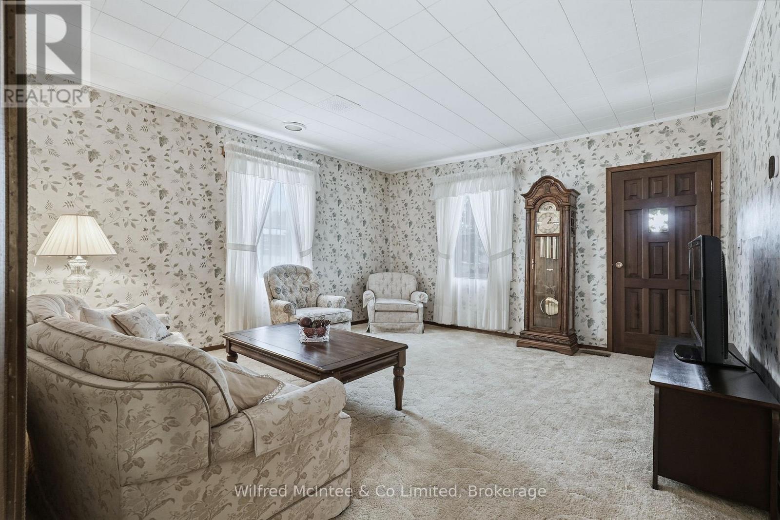 105 Mcgivern Street W, Brockton, Ontario  N0G 2V0 - Photo 12 - X12555236