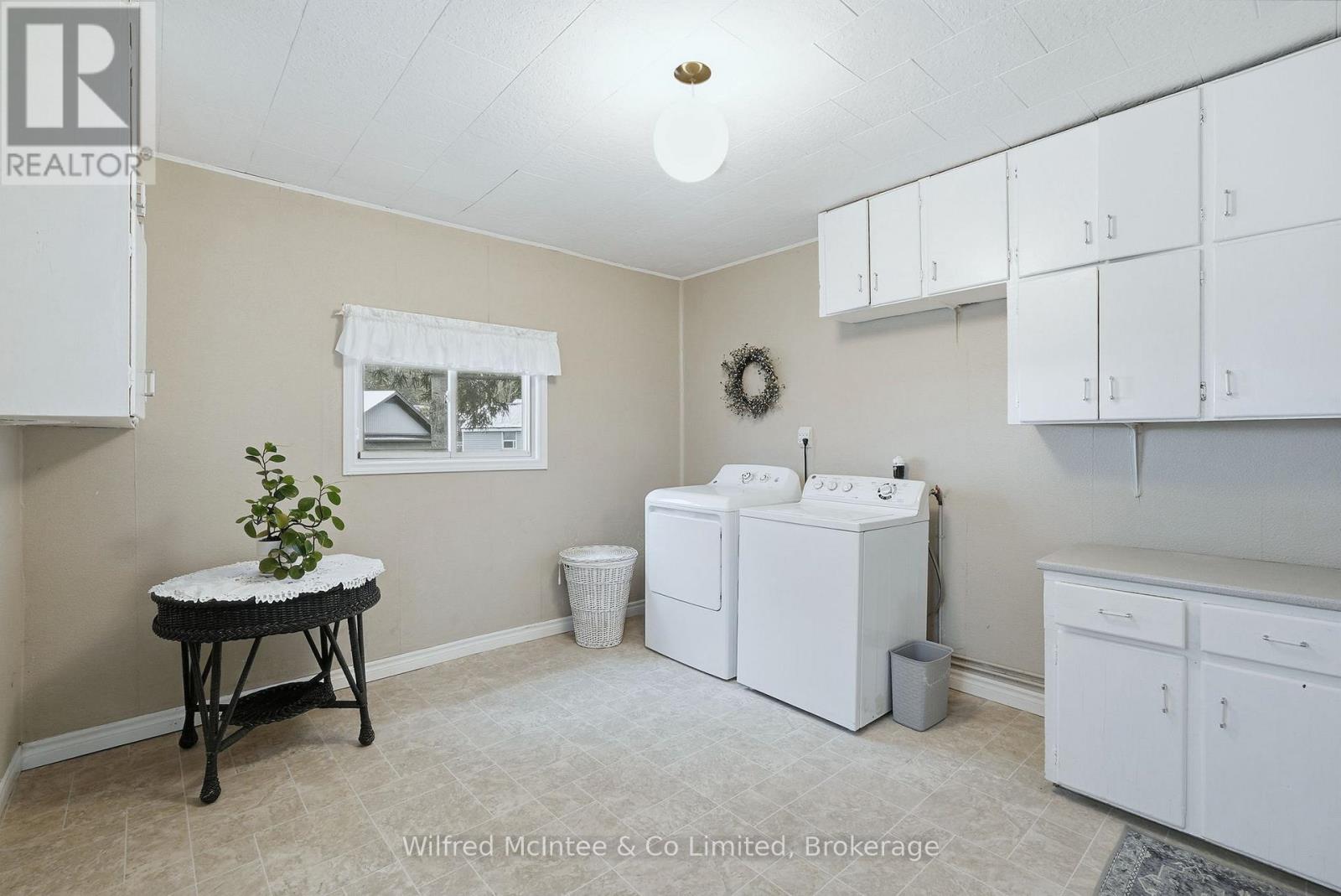 105 Mcgivern Street W, Brockton, Ontario  N0G 2V0 - Photo 7 - X12555236