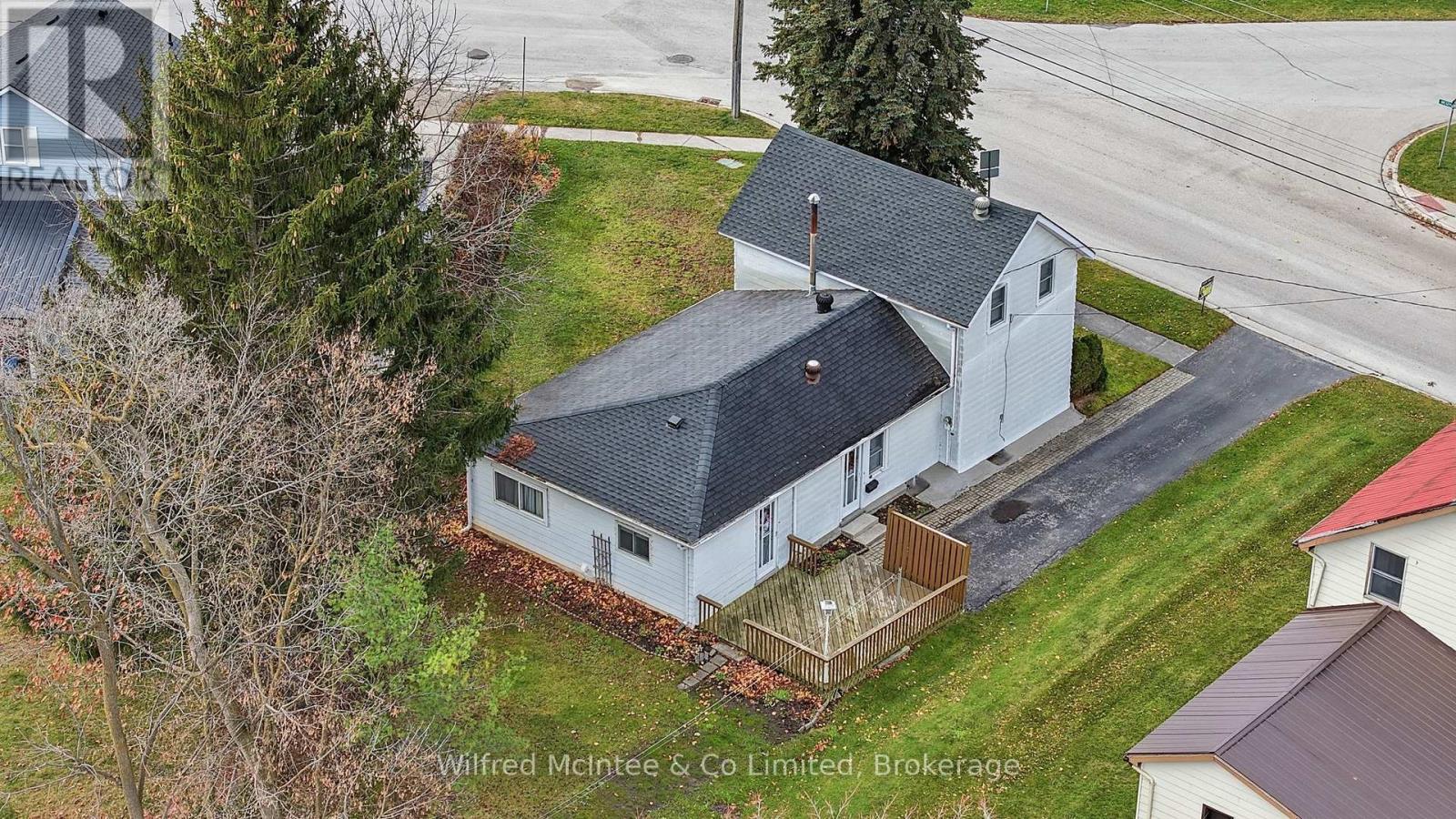 105 Mcgivern Street W, Brockton, Ontario  N0G 2V0 - Photo 3 - X12555236