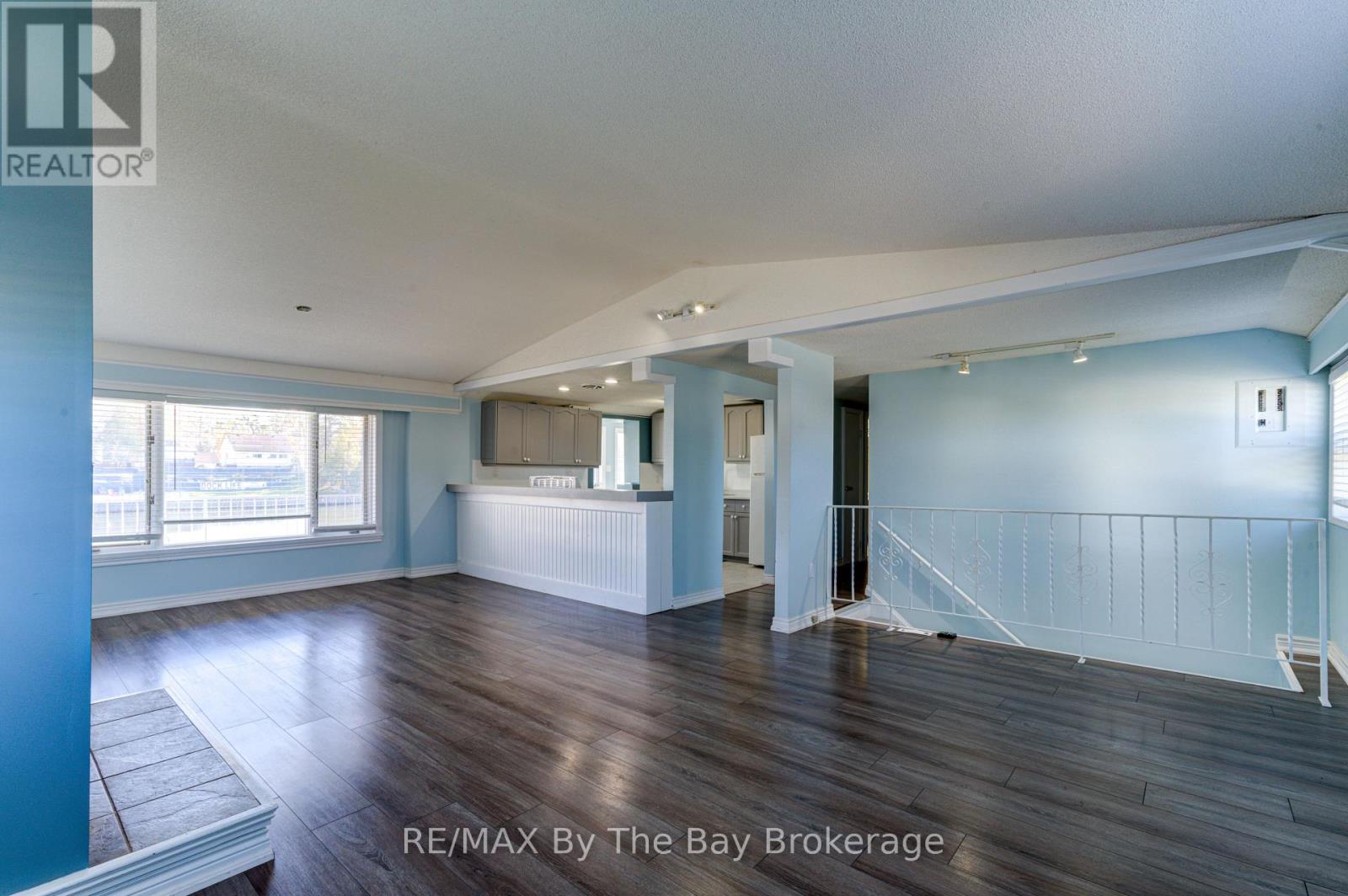 15 Willow Street, Wasaga Beach, Ontario  L9Z 2L4 - Photo 10 - S12567990