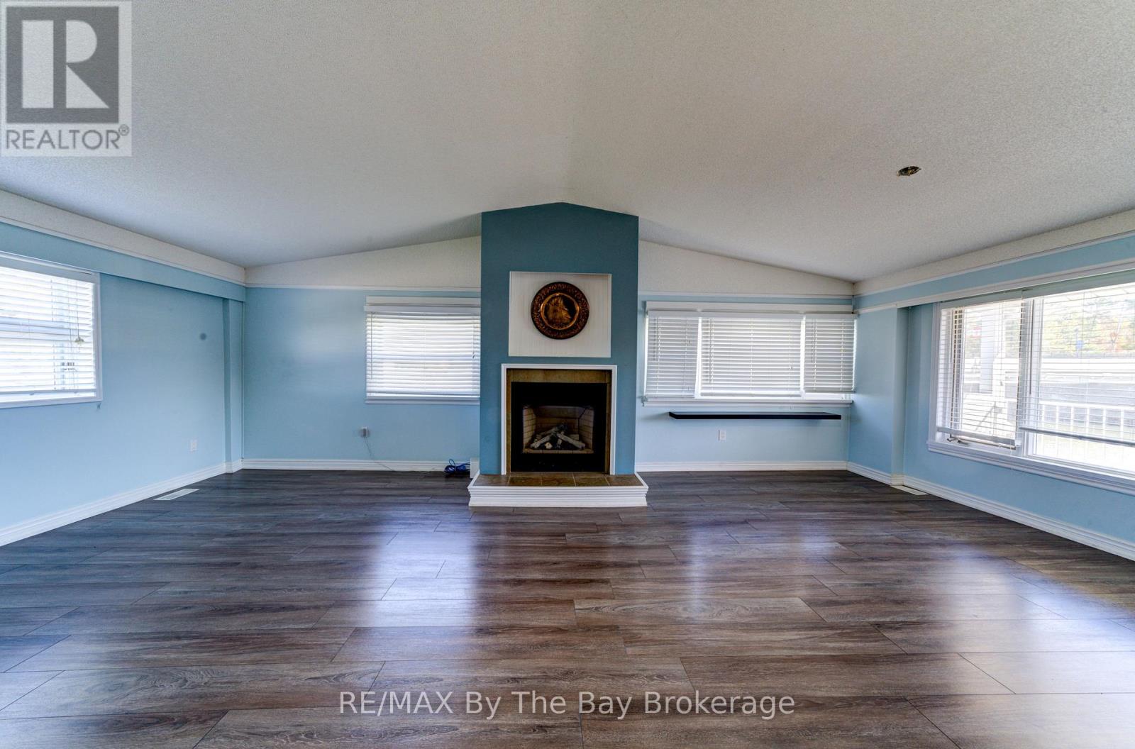 15 Willow Street, Wasaga Beach, Ontario  L9Z 2L4 - Photo 6 - S12567990