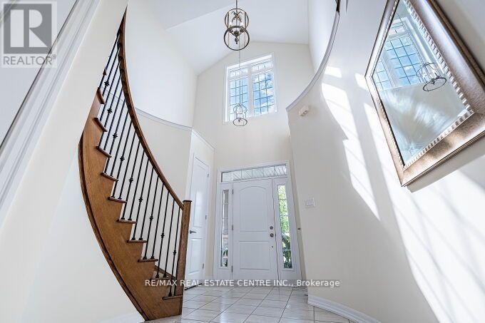 323 Harold Dent Trail, Oakville, Ontario  L6M 1R3 - Photo 5 - W12567792