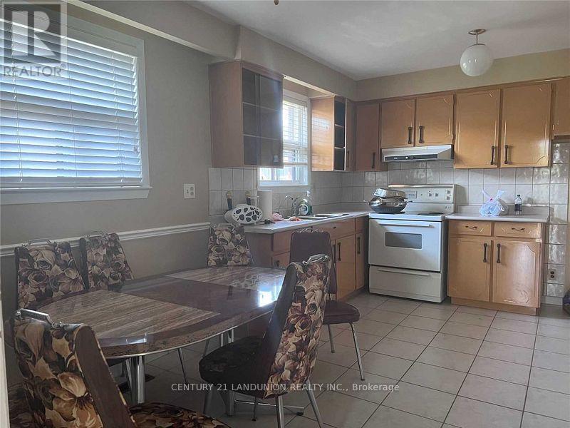 10 Laskay Cres Upstair, Toronto, Ontario  M3N 1P3 - Photo 2 - W12567830