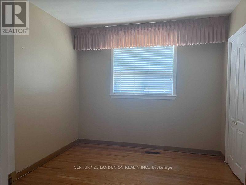 10 Laskay Cres Upstair, Toronto, Ontario  M3N 1P3 - Photo 3 - W12567830