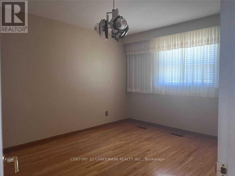 10 Laskay Cres Upstair, Toronto, Ontario  M3N 1P3 - Photo 4 - W12567830