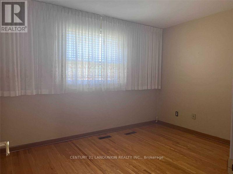 10 Laskay Cres Upstair, Toronto, Ontario  M3N 1P3 - Photo 5 - W12567830