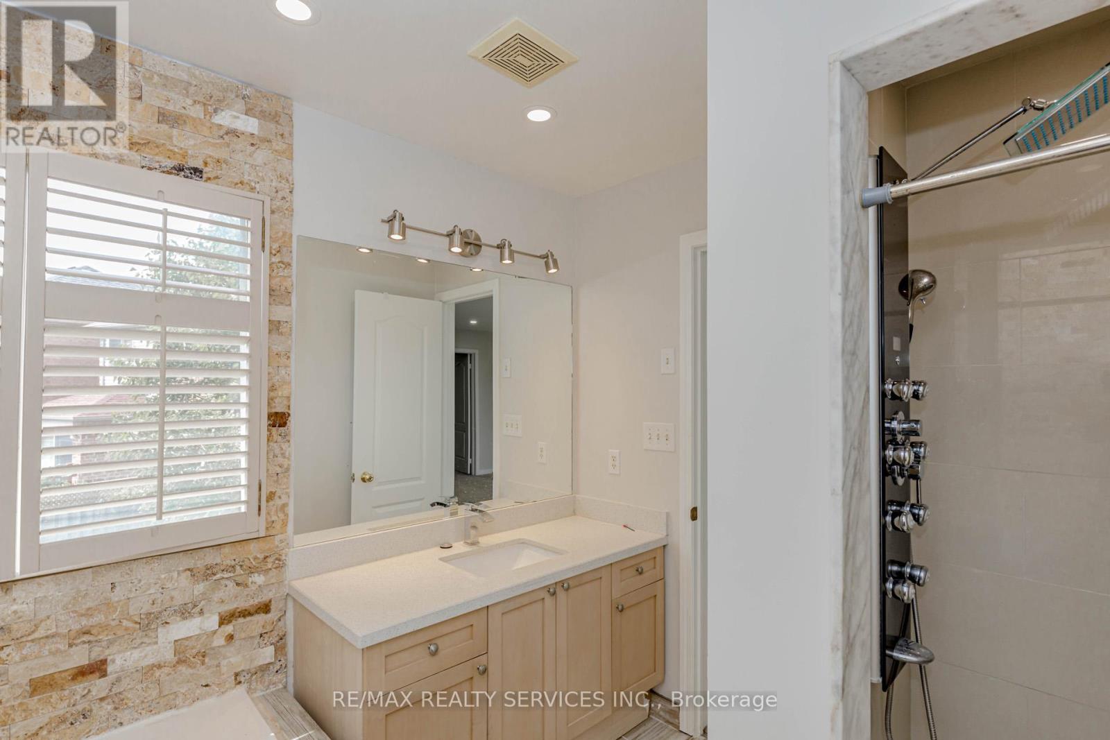 106 Narrow Valley Crescent, Brampton, Ontario  L6R 2M6 - Photo 23 - W12567840