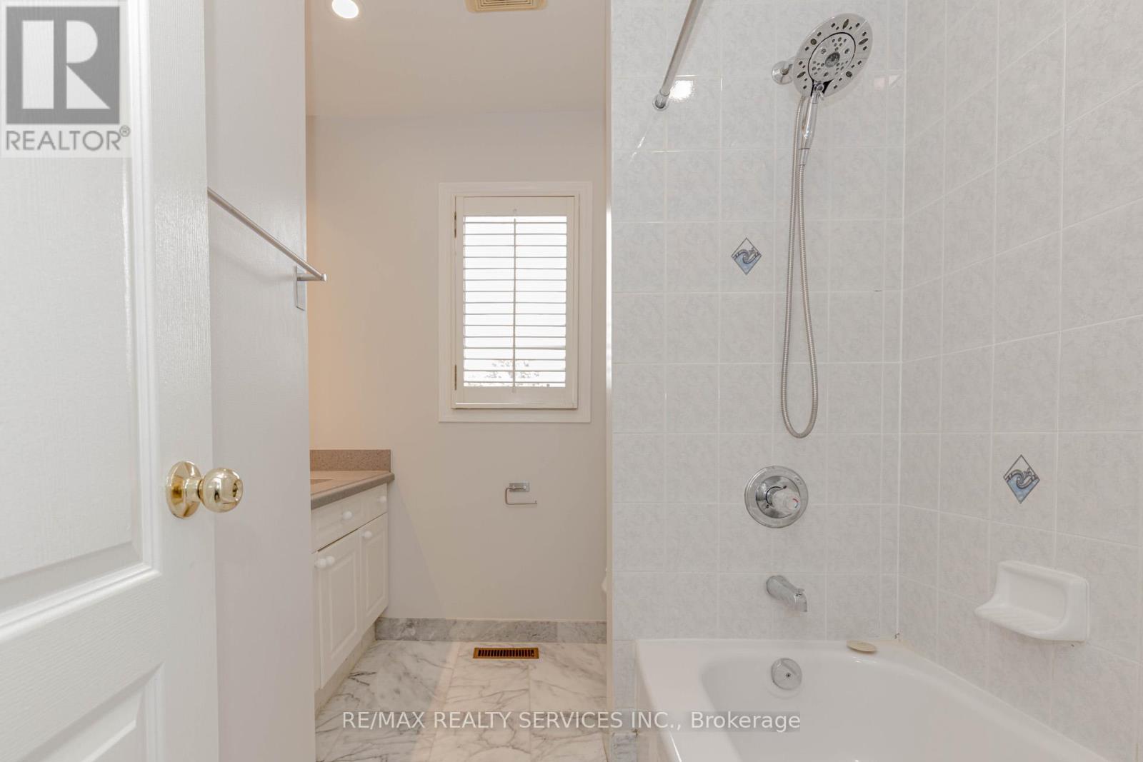 106 Narrow Valley Crescent, Brampton, Ontario  L6R 2M6 - Photo 26 - W12567840