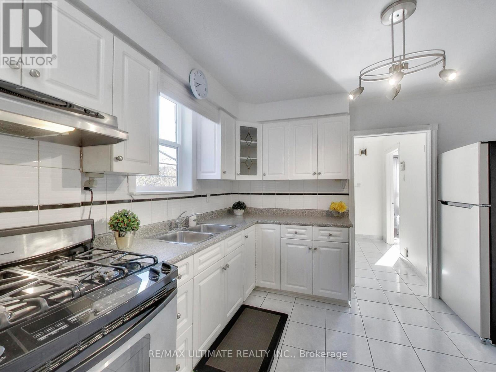 Apt #2 - 1460 Davenport Road, Toronto, Ontario  M6H 2H8 - Photo 4 - W12567864