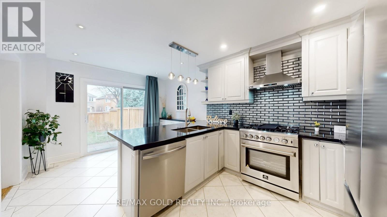 20 Clover Bloom Road, Brampton, Ontario L6R 1R8 - Photo 12 - W12567884