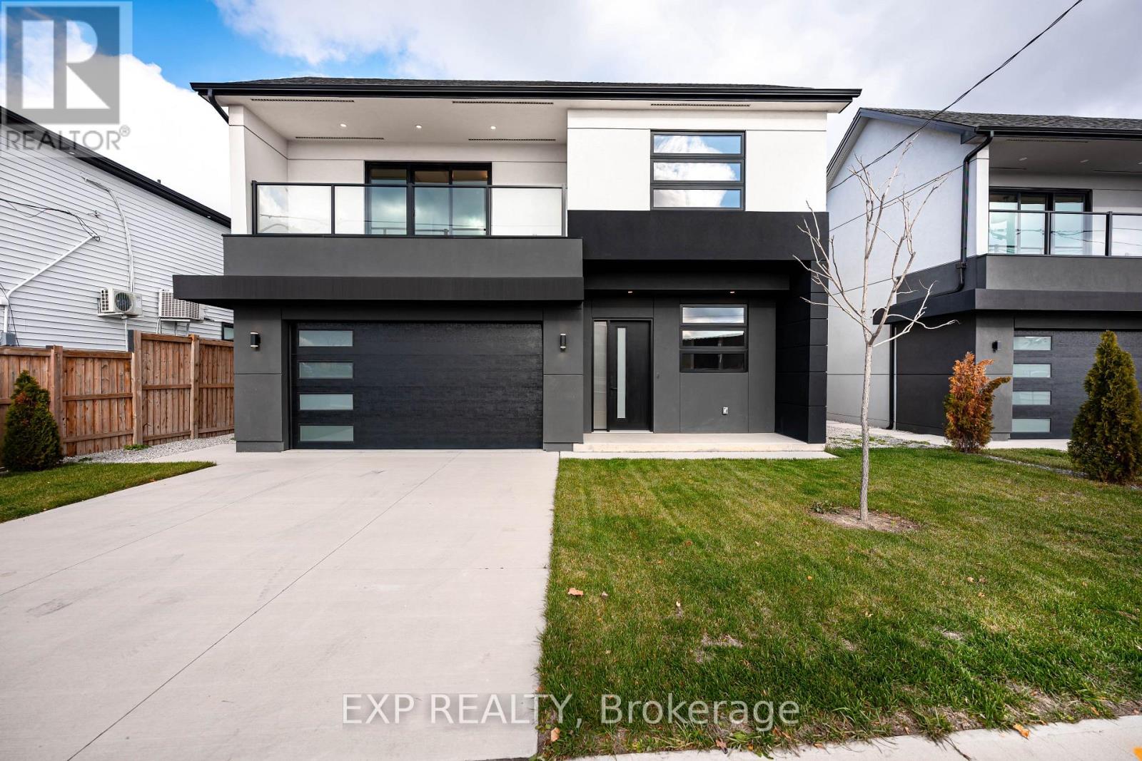 16 WALSH AVENUE, Toronto, Ontario