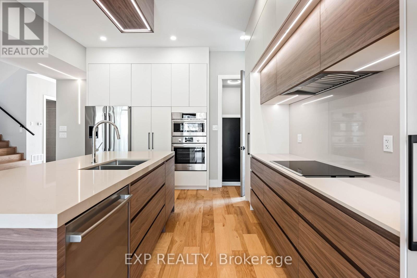 16 Walsh Avenue, Toronto, Ontario  M9M 1B6 - Photo 14 - W12567902