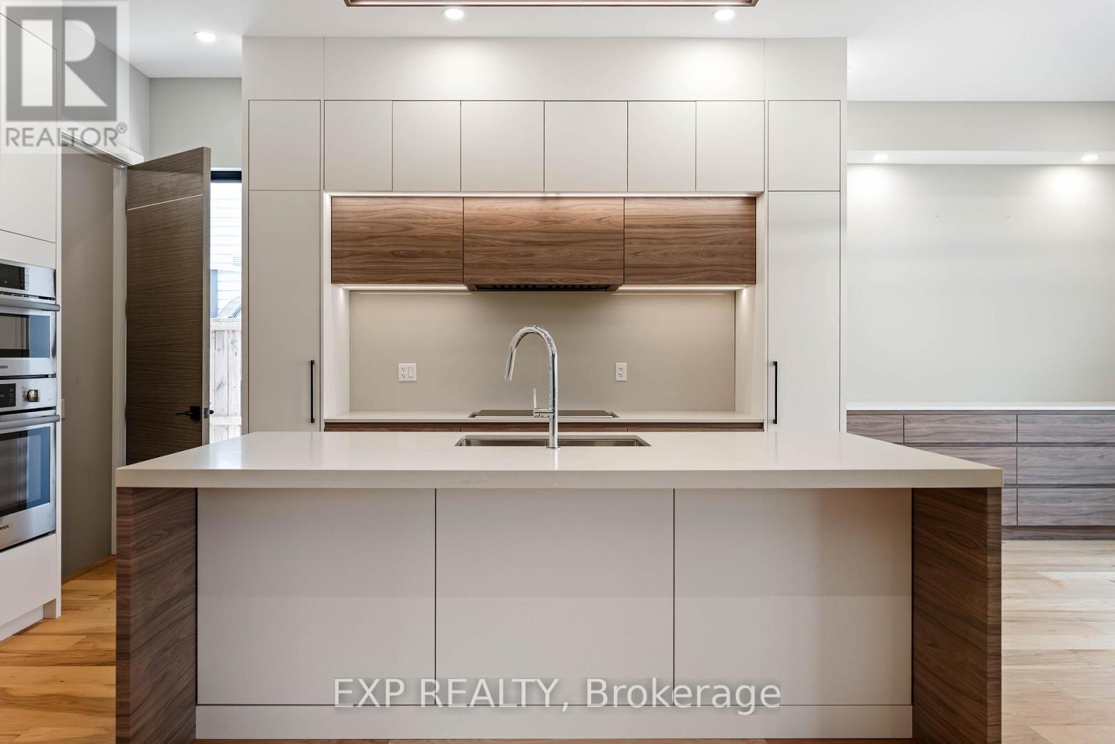 16 Walsh Avenue, Toronto, Ontario  M9M 1B6 - Photo 17 - W12567902