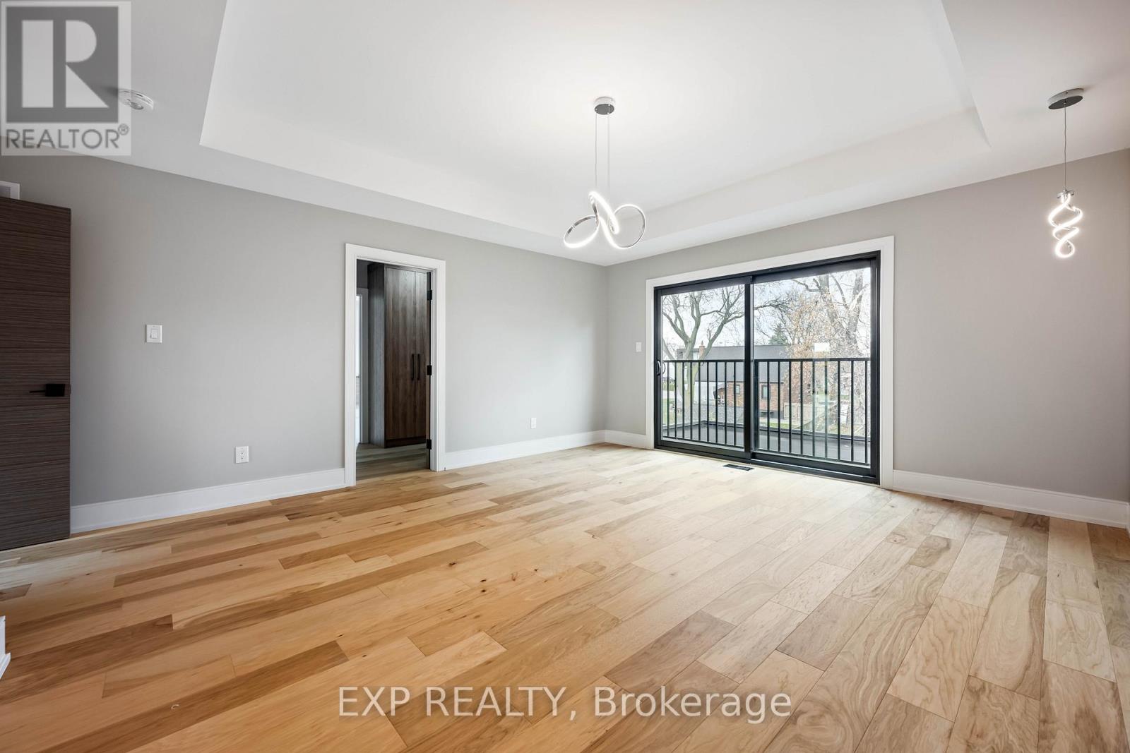 16 Walsh Avenue, Toronto, Ontario  M9M 1B6 - Photo 24 - W12567902