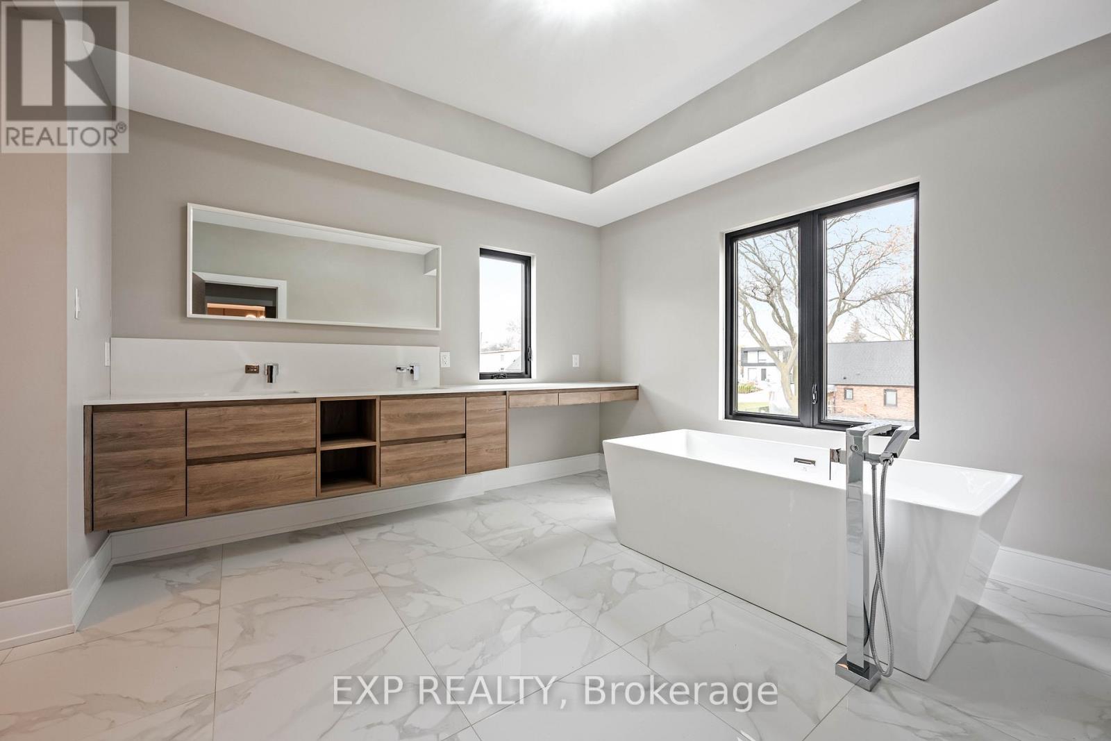 16 Walsh Avenue, Toronto, Ontario  M9M 1B6 - Photo 27 - W12567902