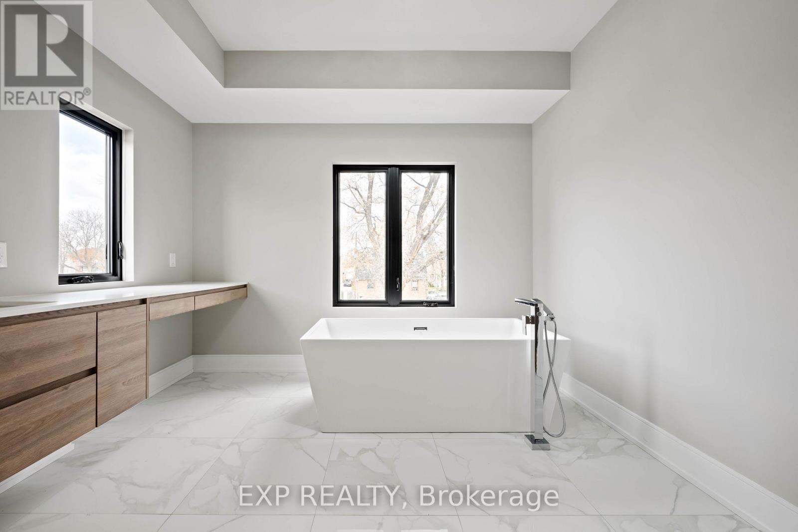 16 Walsh Avenue, Toronto, Ontario  M9M 1B6 - Photo 28 - W12567902