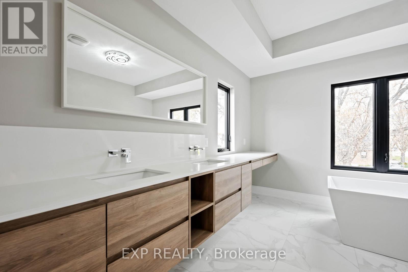 16 Walsh Avenue, Toronto, Ontario  M9M 1B6 - Photo 29 - W12567902