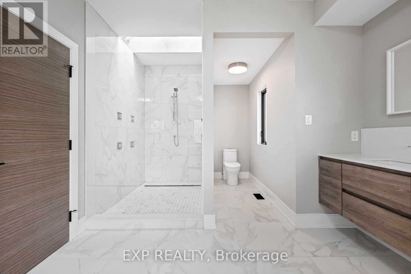 16 Walsh Avenue, Toronto, Ontario  M9M 1B6 - Photo 30 - W12567902