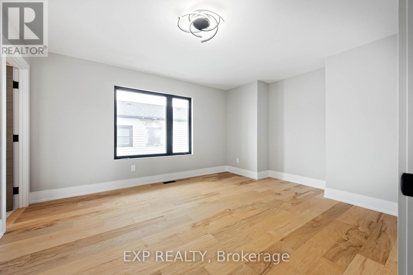 16 Walsh Avenue, Toronto, Ontario  M9M 1B6 - Photo 35 - W12567902