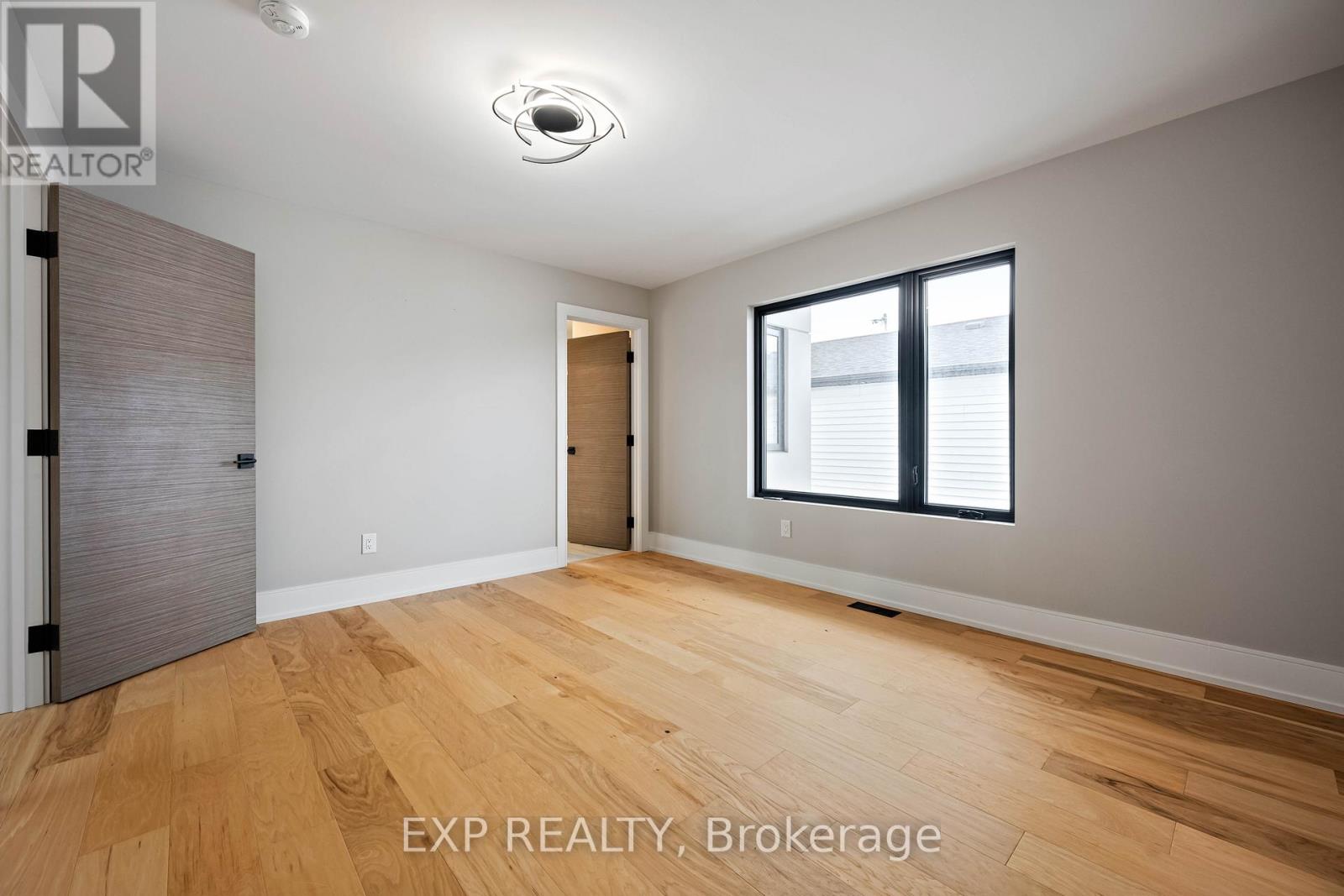 16 Walsh Avenue, Toronto, Ontario  M9M 1B6 - Photo 36 - W12567902