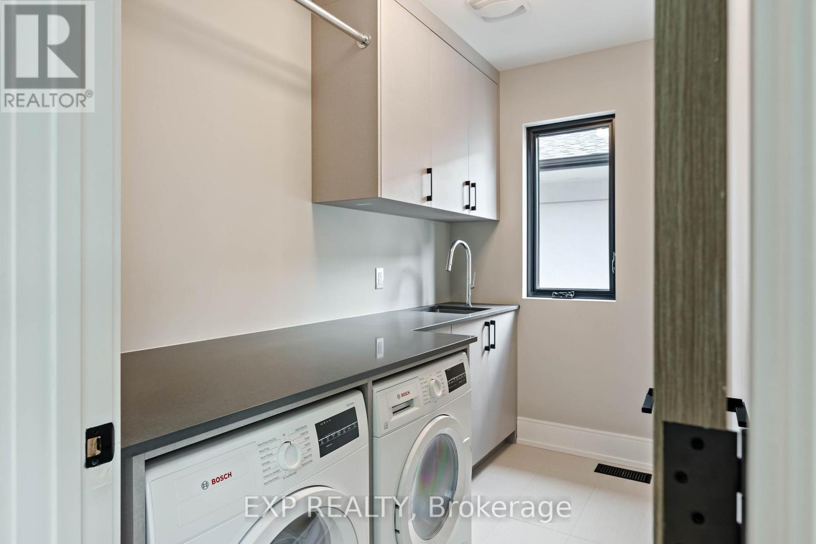 16 Walsh Avenue, Toronto, Ontario  M9M 1B6 - Photo 38 - W12567902