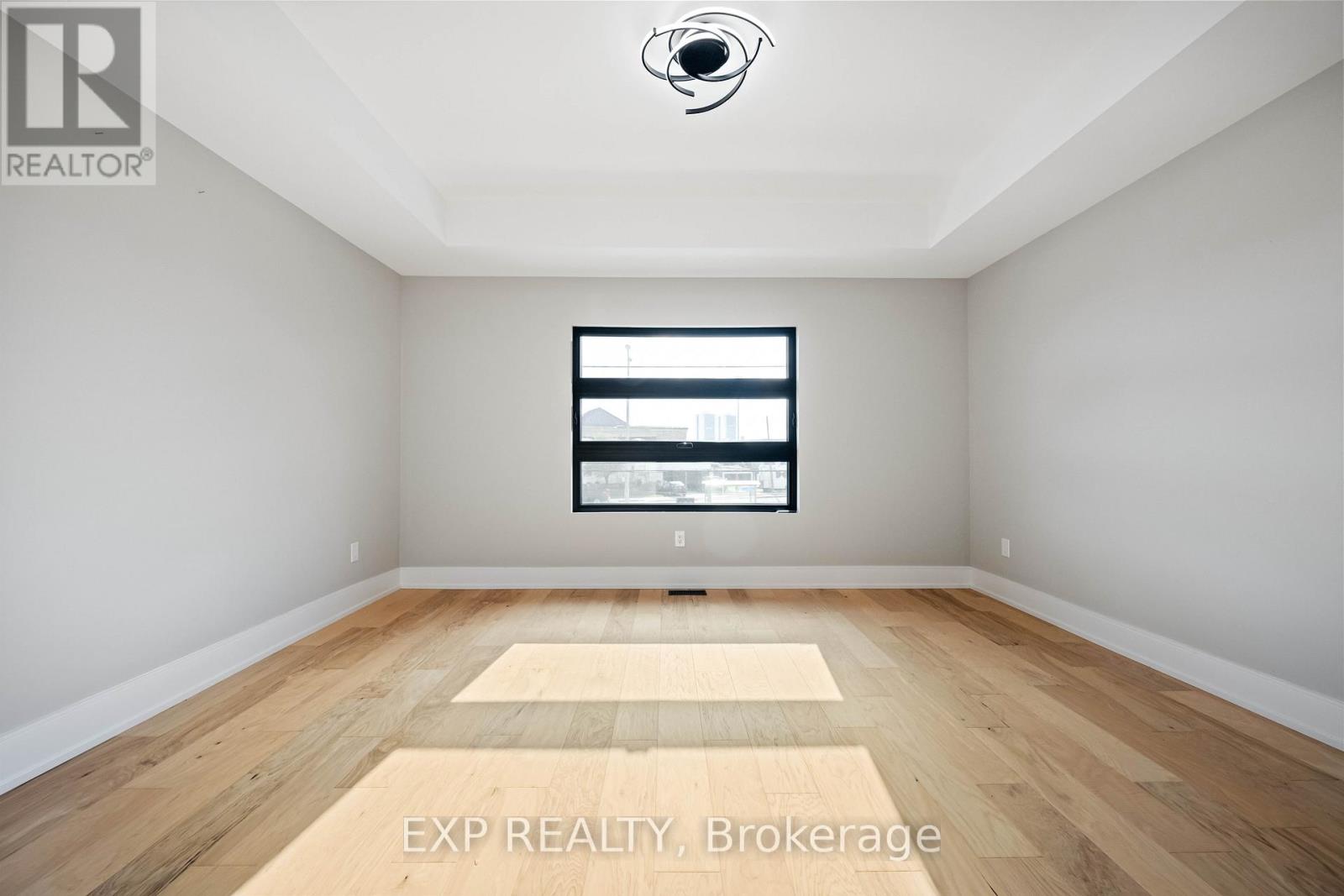 16 Walsh Avenue, Toronto, Ontario  M9M 1B6 - Photo 40 - W12567902