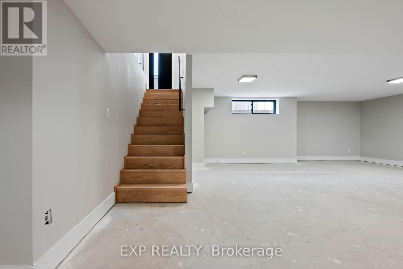 16 Walsh Avenue, Toronto, Ontario  M9M 1B6 - Photo 44 - W12567902