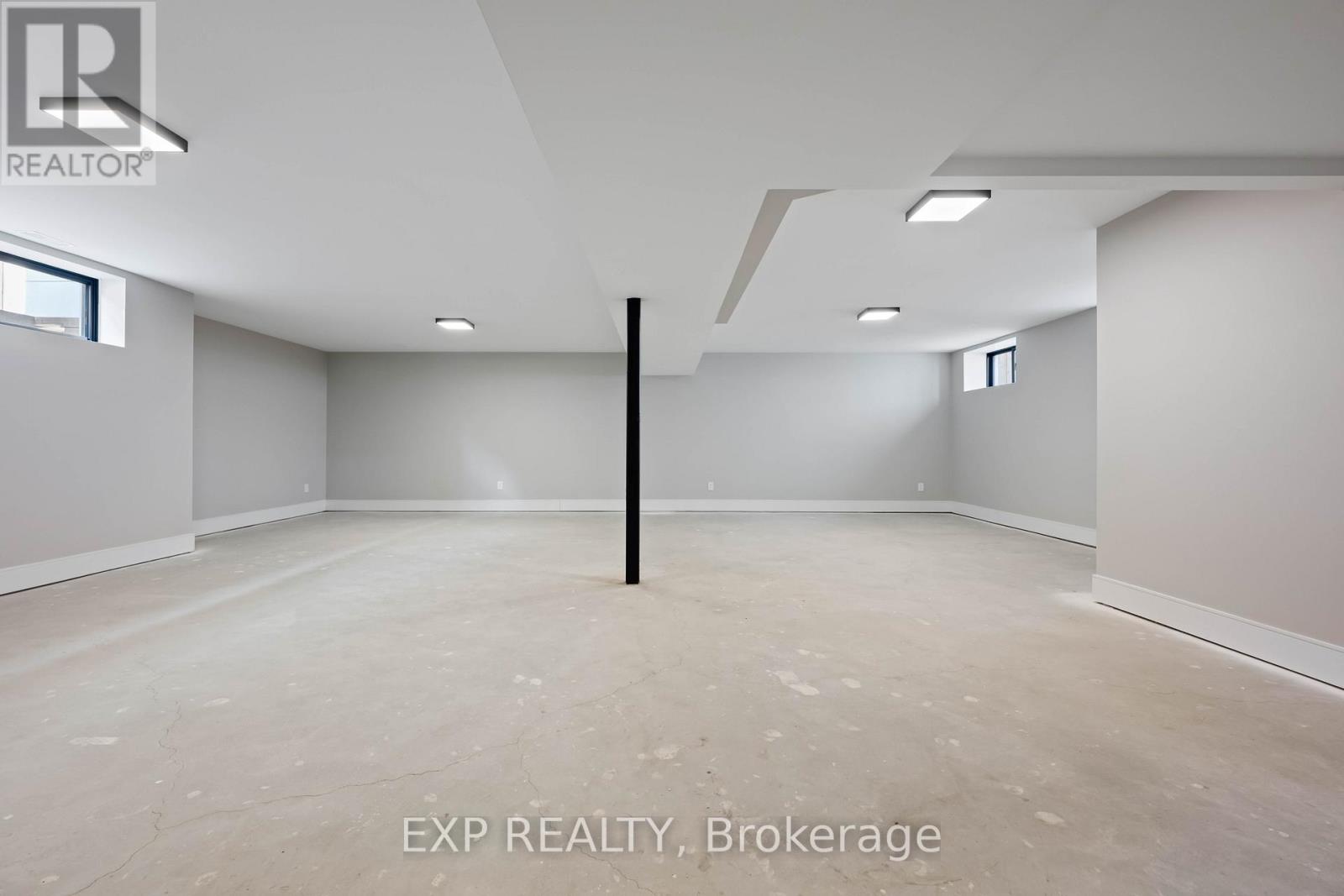 16 Walsh Avenue, Toronto, Ontario  M9M 1B6 - Photo 45 - W12567902