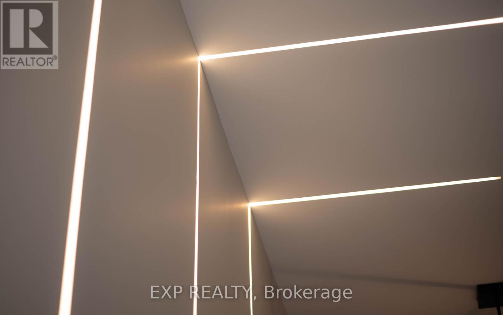 16 Walsh Avenue, Toronto, Ontario  M9M 1B6 - Photo 6 - W12567902