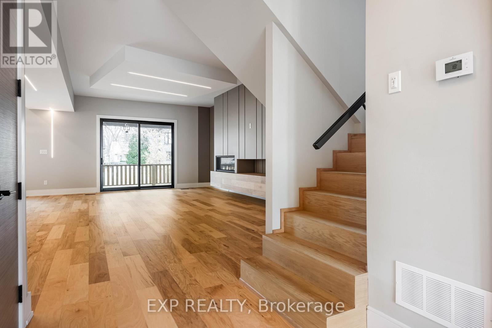 16 Walsh Avenue, Toronto, Ontario  M9M 1B6 - Photo 7 - W12567902