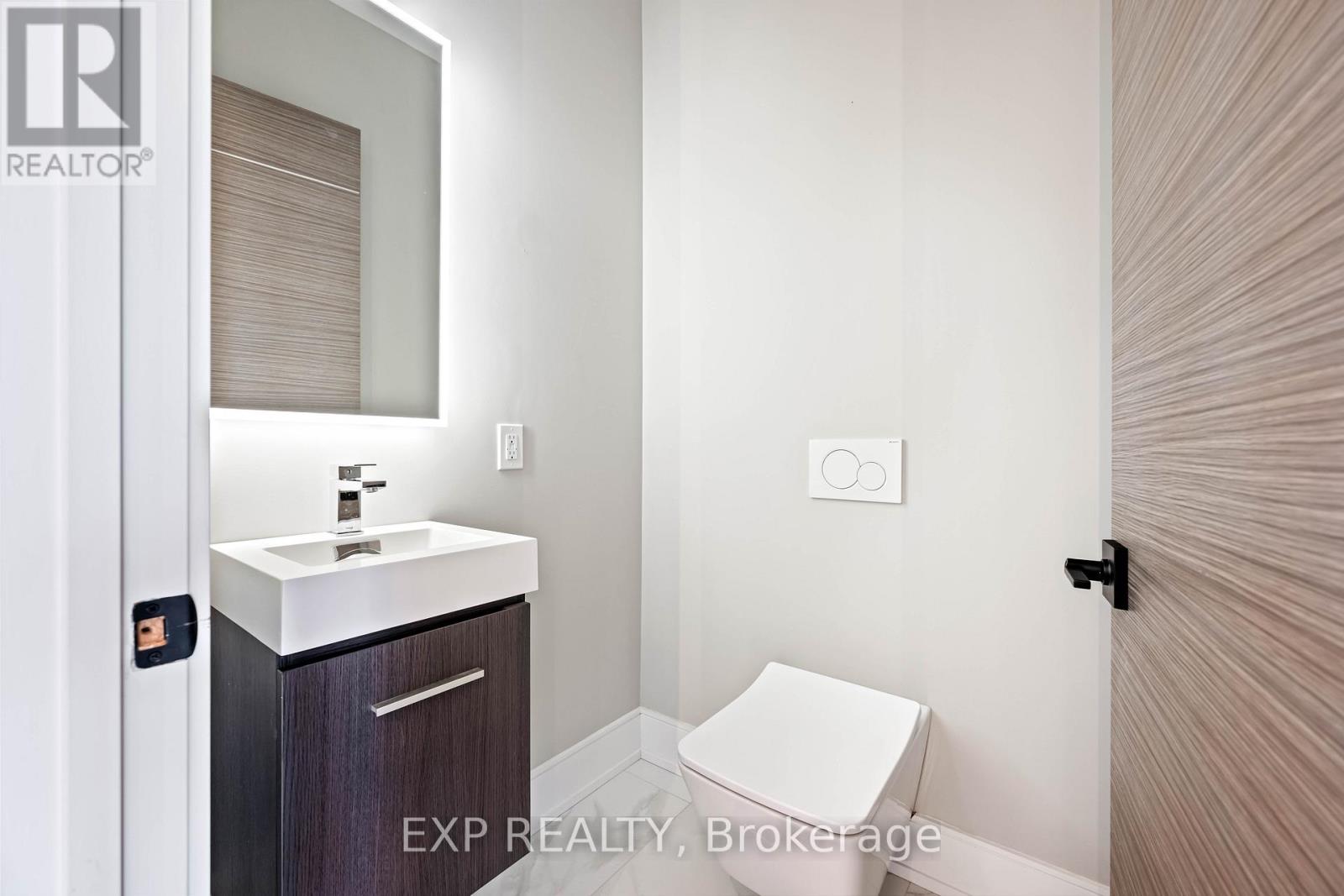 16 Walsh Avenue, Toronto, Ontario  M9M 1B6 - Photo 9 - W12567902