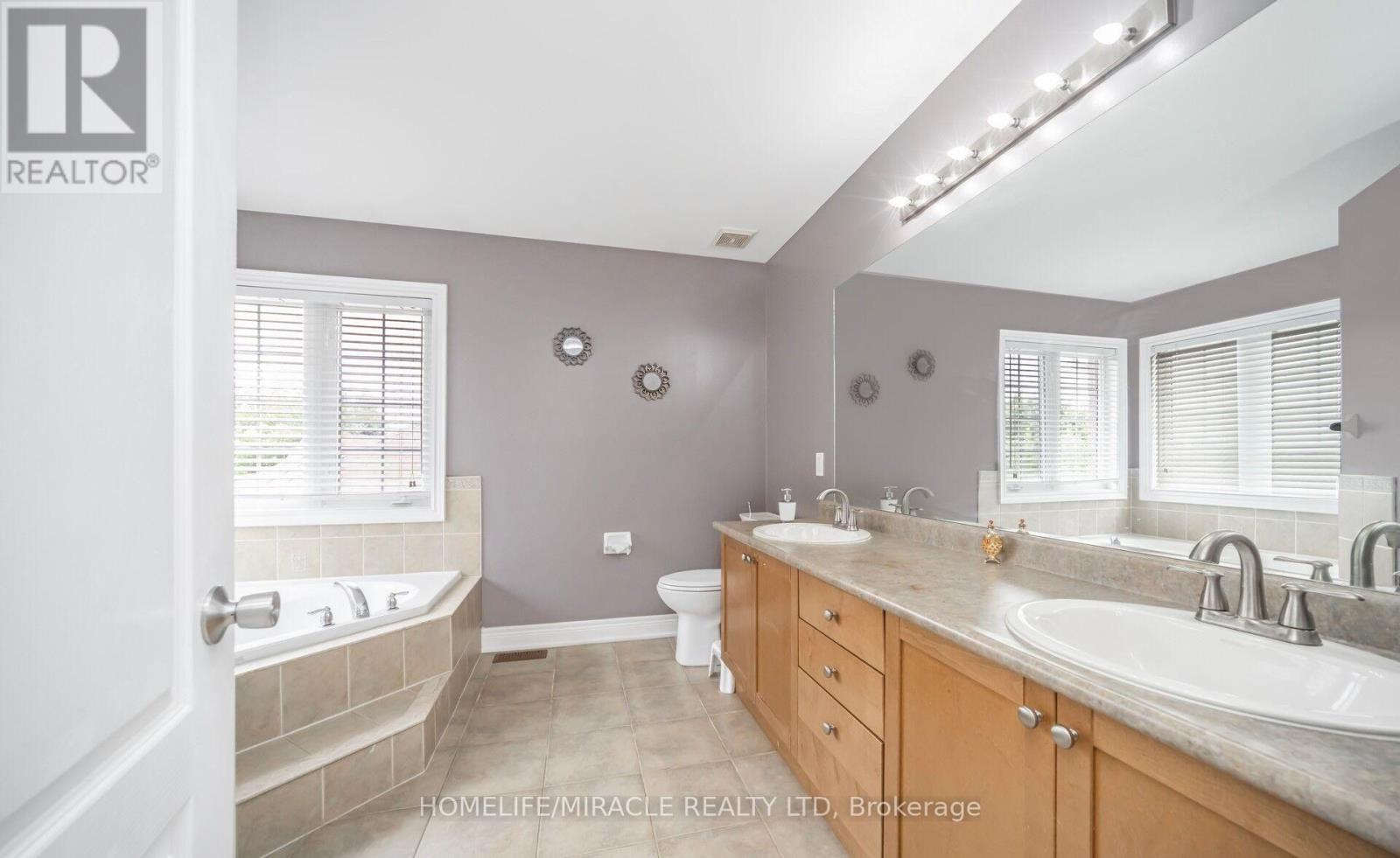 2 Roycrest Street, Brampton, Ontario  L6Z 4P5 - Photo 27 - W12567904