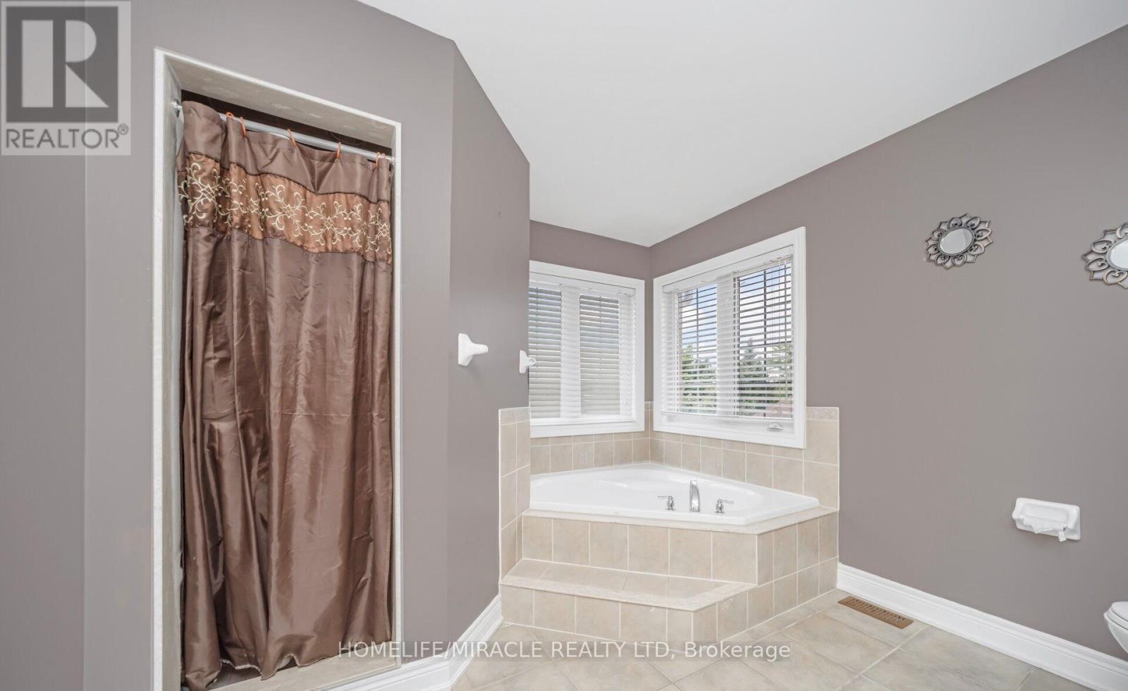 2 Roycrest Street, Brampton, Ontario  L6Z 4P5 - Photo 28 - W12567904