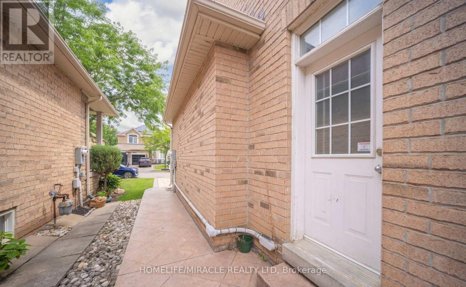 2 Roycrest Street, Brampton, Ontario  L6Z 4P5 - Photo 32 - W12567904