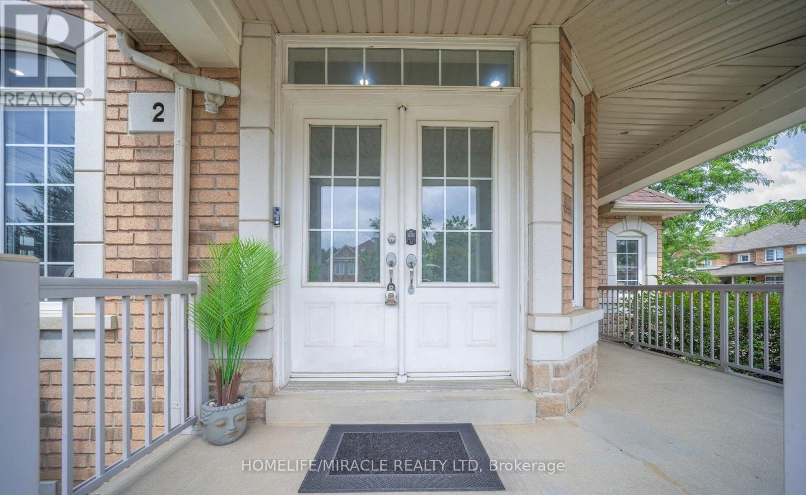 2 Roycrest Street, Brampton, Ontario  L6Z 4P5 - Photo 4 - W12567904