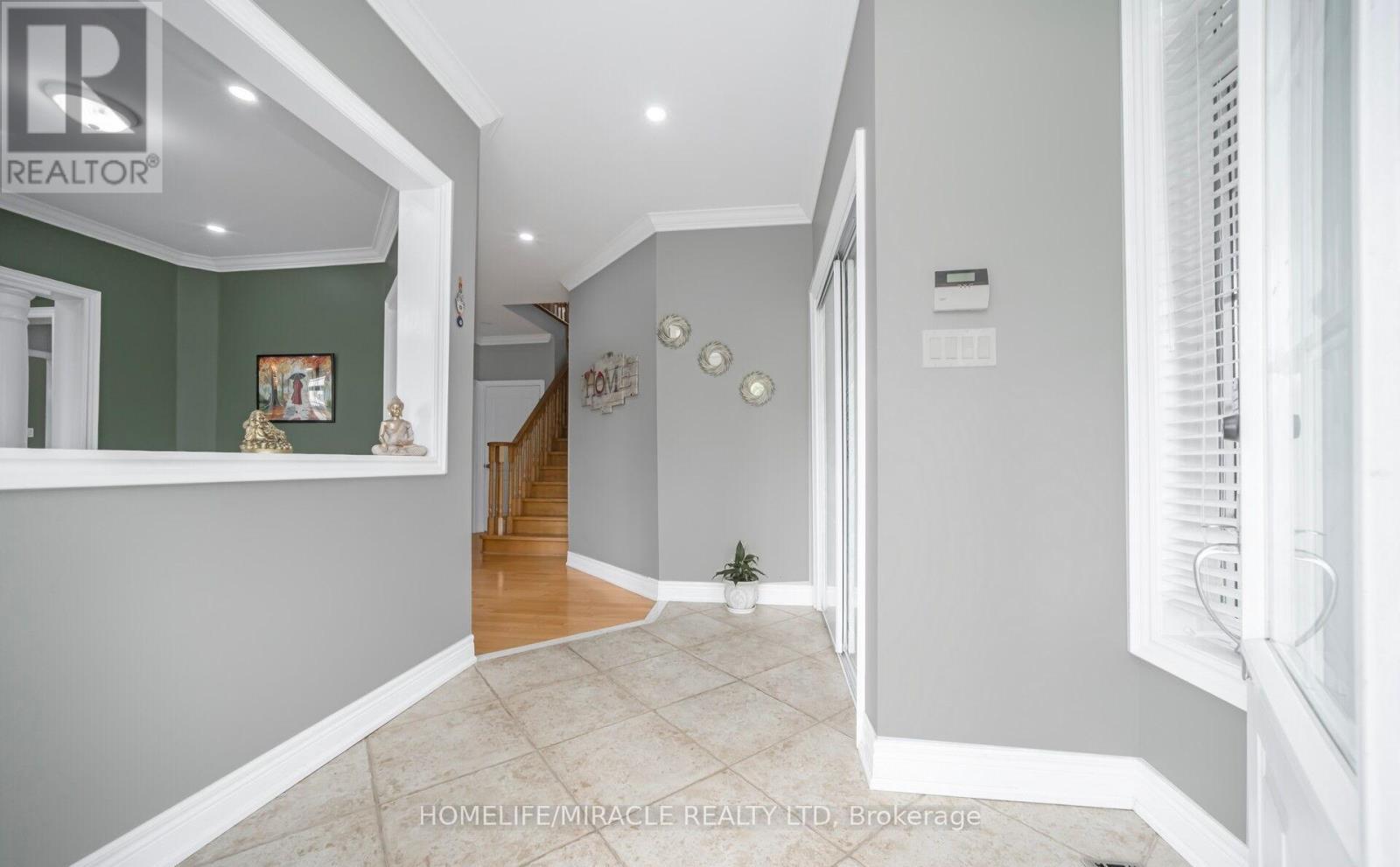 2 Roycrest Street, Brampton, Ontario  L6Z 4P5 - Photo 5 - W12567904