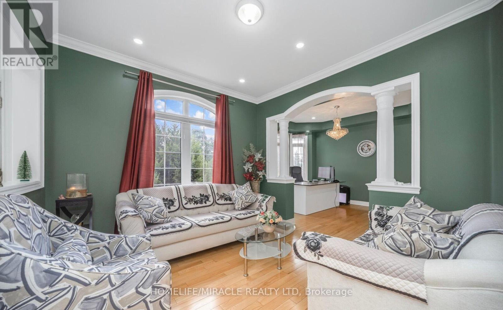 2 Roycrest Street, Brampton, Ontario  L6Z 4P5 - Photo 6 - W12567904