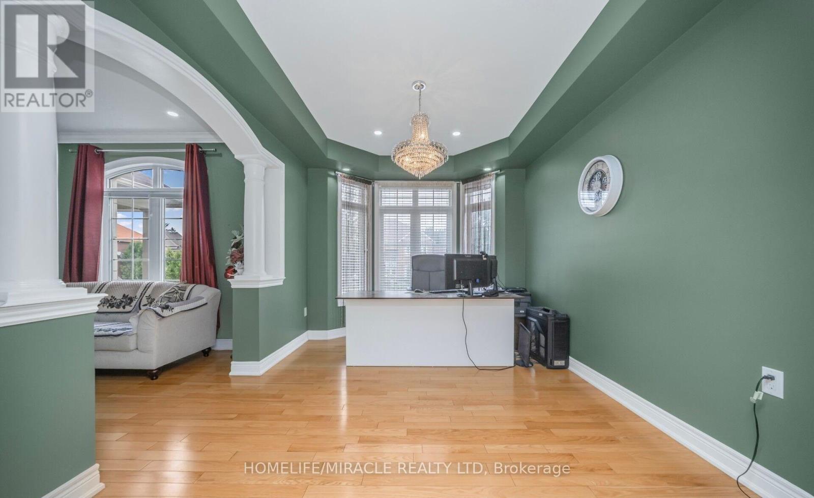 2 Roycrest Street, Brampton, Ontario  L6Z 4P5 - Photo 7 - W12567904