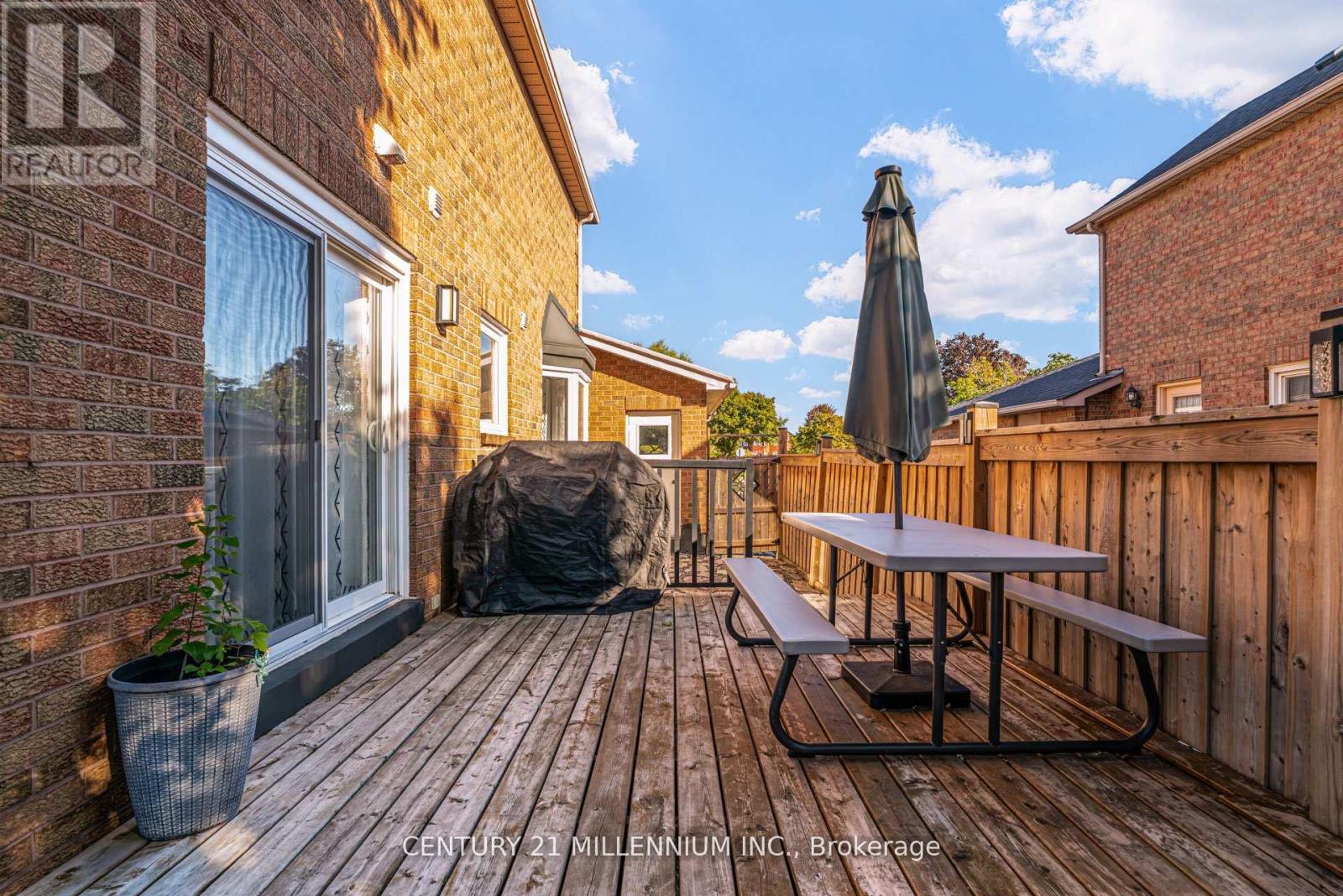 28 Bristol Avenue, Brampton, Ontario  L6X 2B3 - Photo 9 - W12567924