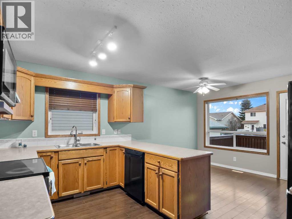 109 Duckering Close, Red Deer, Alberta  T4R 2Z4 - Photo 4 - A2270607