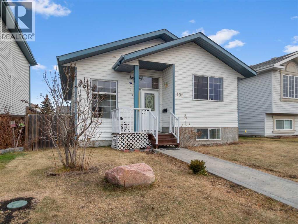 109 Duckering Close, Red Deer, Alberta  T4R 2Z4 - Photo 1 - A2270607