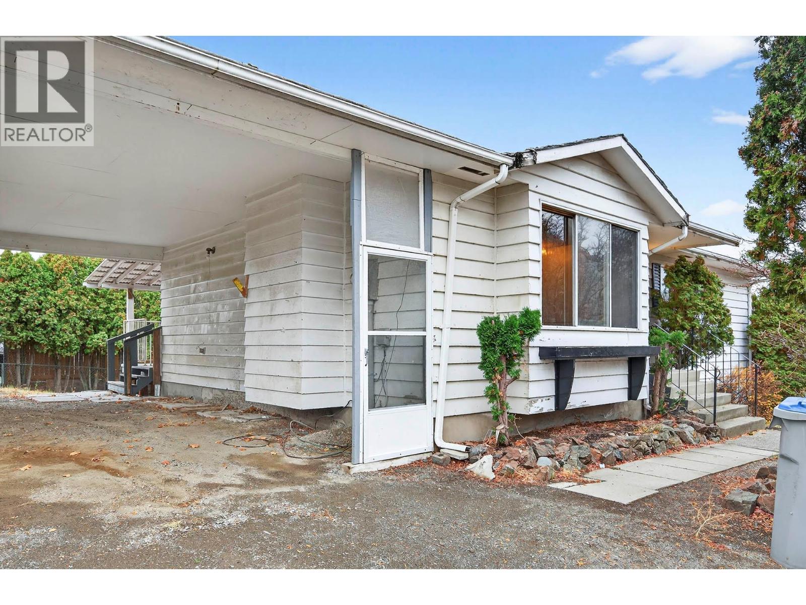 1269 Hook Drive, Kamloops, British Columbia  V2B 7S8 - Photo 3 - 10369733