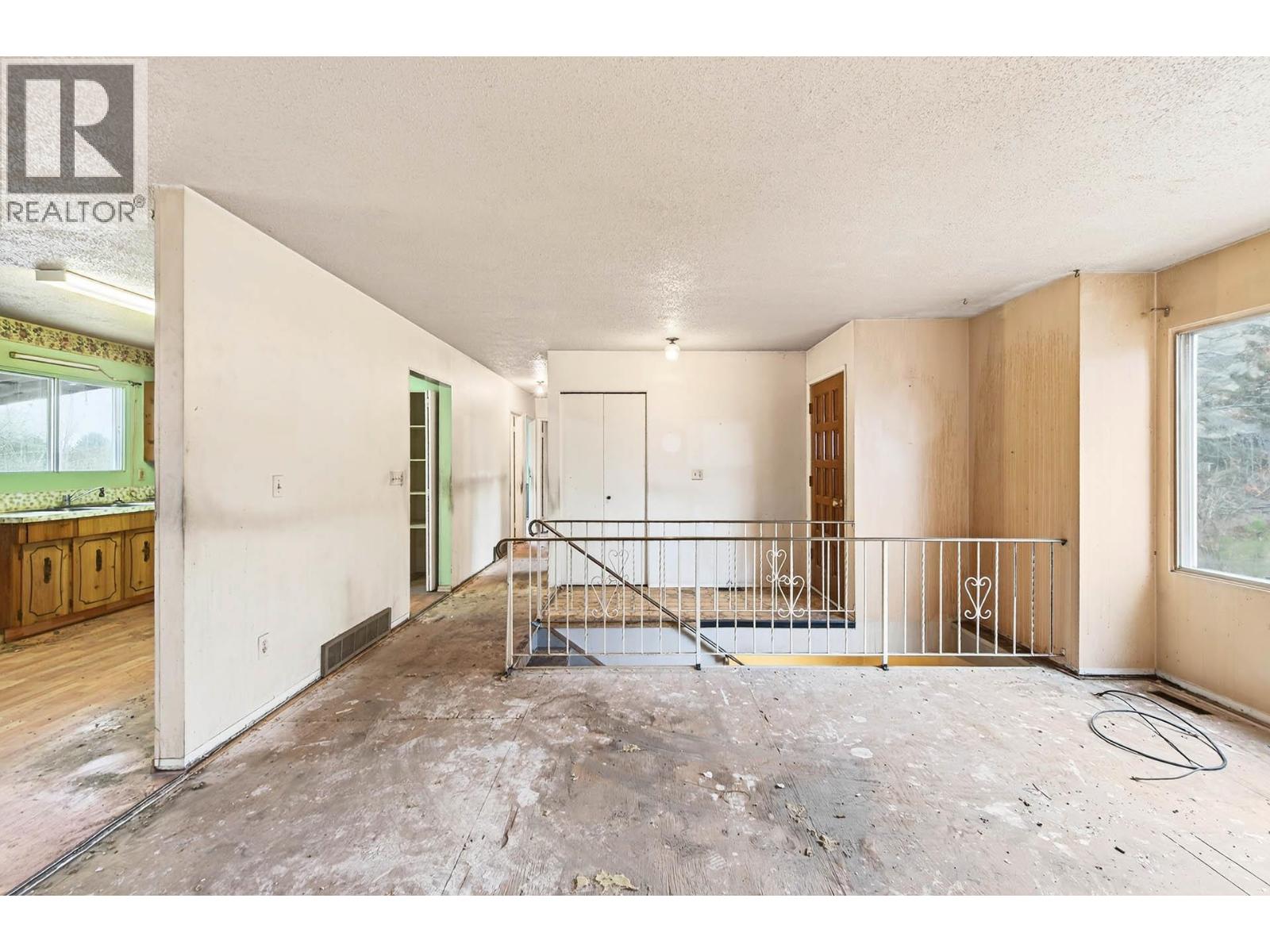 1269 Hook Drive, Kamloops, British Columbia  V2B 7S8 - Photo 5 - 10369733